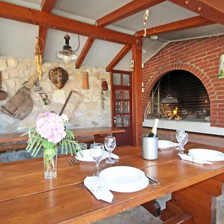 Διαμέρισμα Holiday House *