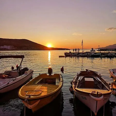 Διαμέρισμα Holiday House